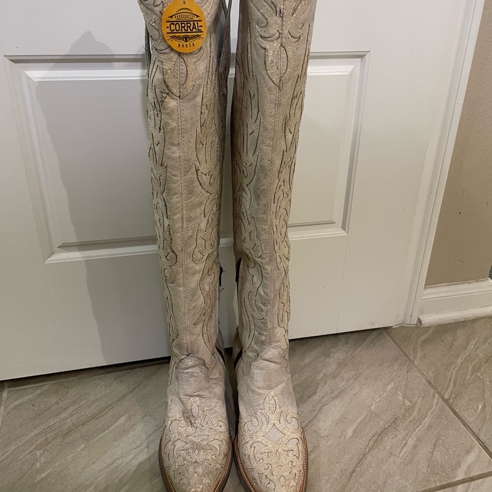 Corral Cream Embroidered Western Boots